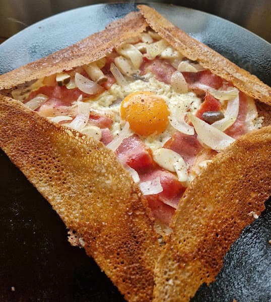 Hình ảnh Ty Crêpe French Restaurant - 2