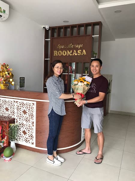 Hình ảnh Massage Trị Liệu Căng Cơ – ROOMASA - 5