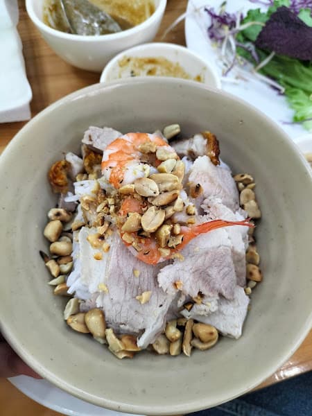 Hình ảnh Bánh tráng cuốn thịt heo - 3