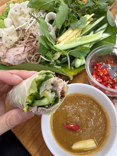Hình ảnh Bánh tráng cuốn thịt heo - ThonThon - 2