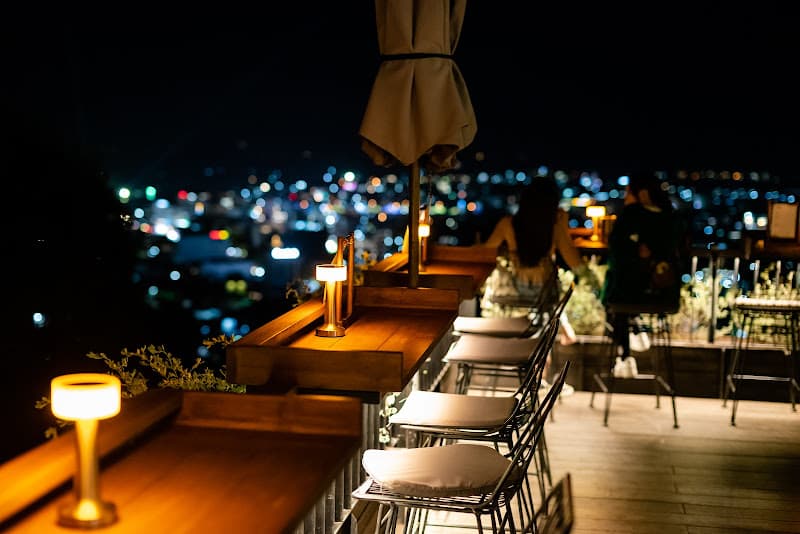 Ảnh bìa Chuồn Chuồn Bistro & Bar