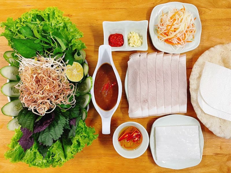 Hình ảnh Bánh tráng cuốn thịt heo - Phúc Ân Đông Hà - 3