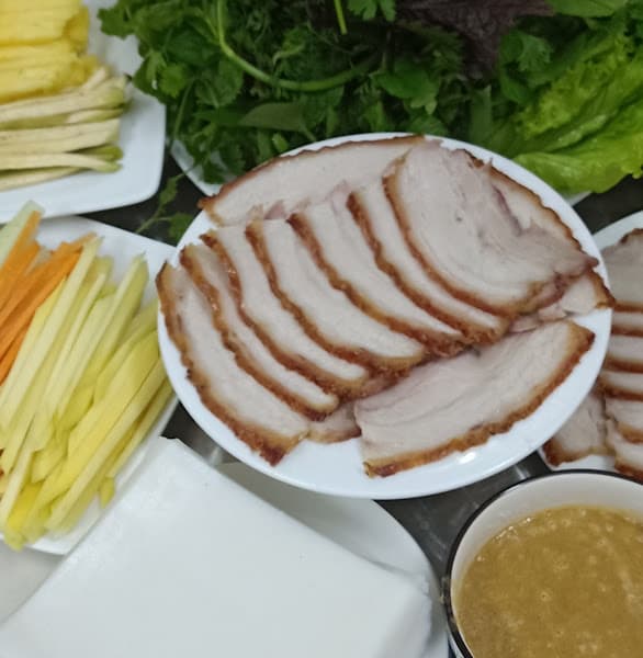 Hình ảnh Bánh tráng cuốn thịt heo Hà Trần - 3