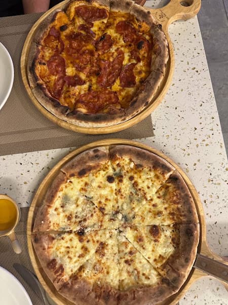 Hình ảnh D.Cafe&Bistro - wood fired pizza & steak - pizza ngon nhất Ninh Bình - 2