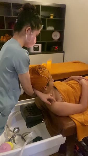 Hình ảnh Cô Nhung gội đầu dưỡng sinh, Massage body, trị liệu - 4