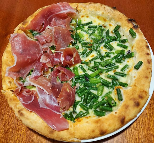 Hình ảnh Pizza Nướng Lò Củi - 3