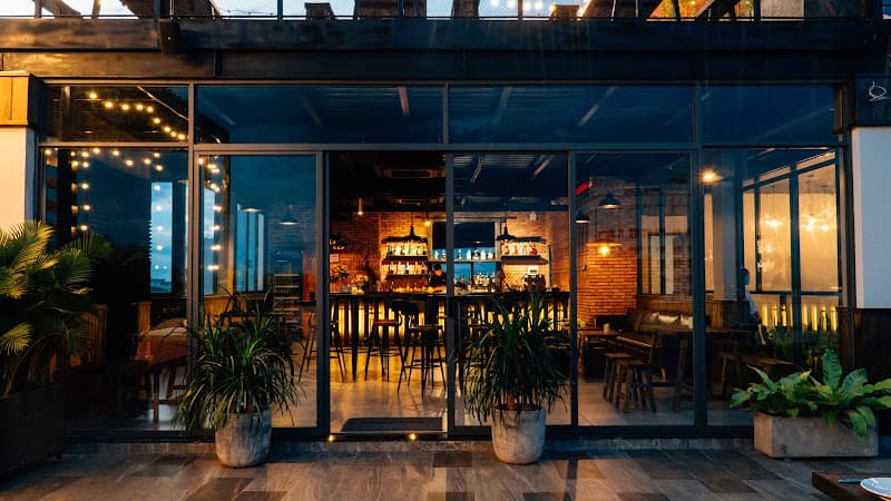 Ảnh bìa Moon Bar & Grill