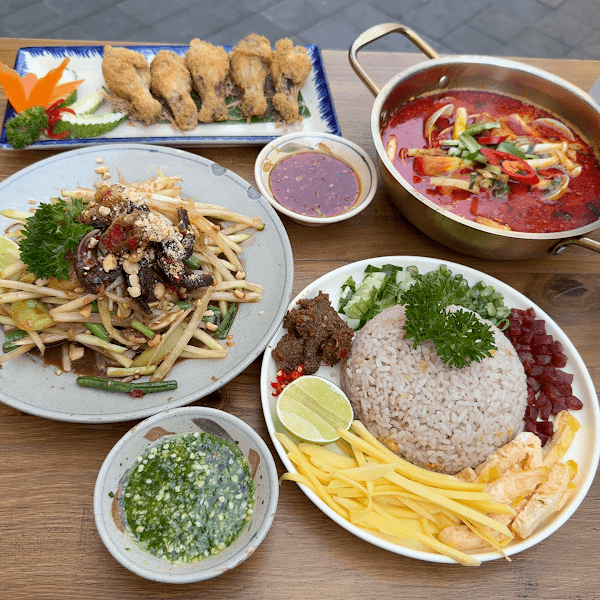Hình ảnh Ở ĐÂY BÁN MÓN THÁI - Long Xuyên - 3