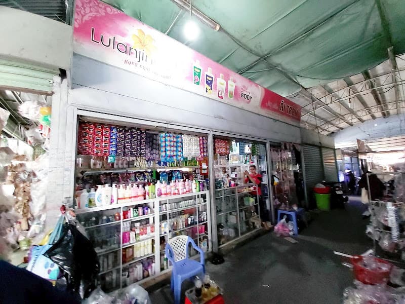 Hình ảnh Hoa Tươi Và Trái Cây Tươi Nhà Bàng - 3