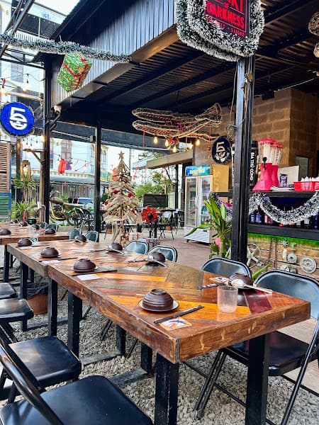 Hình ảnh Bia Trịnh Rusted Quảng Ngãi - 5
