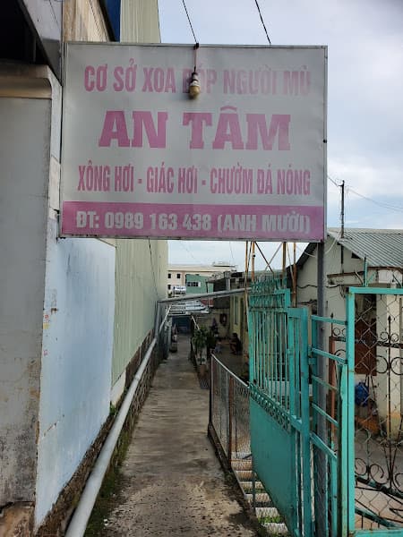 Ảnh bìa Đấm bóp giác hơi người mù