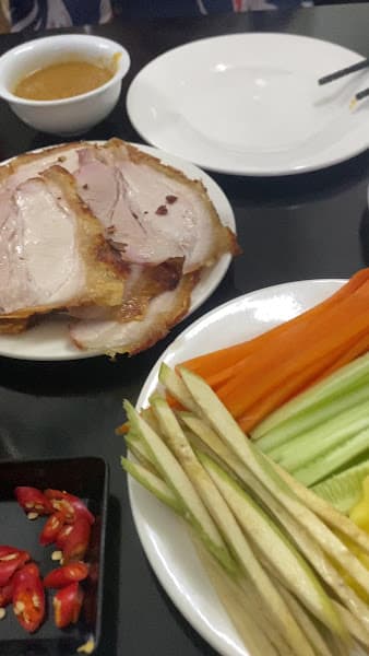 Hình ảnh Bánh tráng cuốn thịt heo Hà Trần - 4