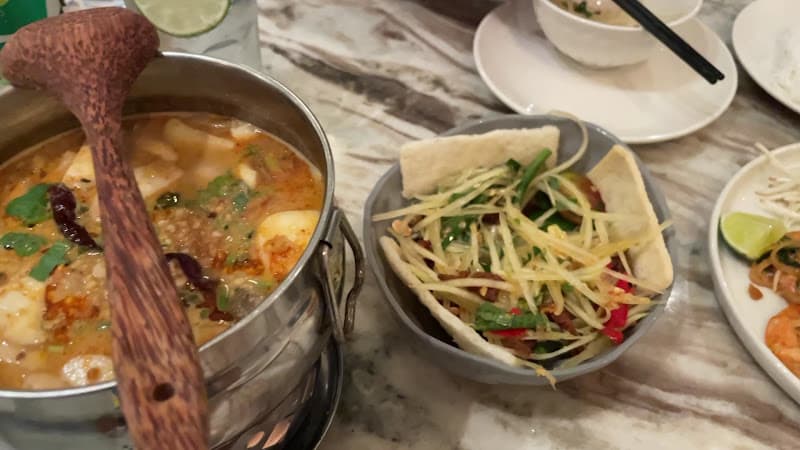 Hình ảnh TukTuk Thai Bistro - 4