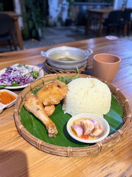 Hình ảnh Cơm gà Sâu Bơ - 2