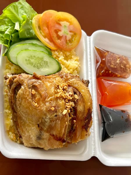 Hình ảnh Cơm Gà Chiên Mắm Tỏi Yummy - 4