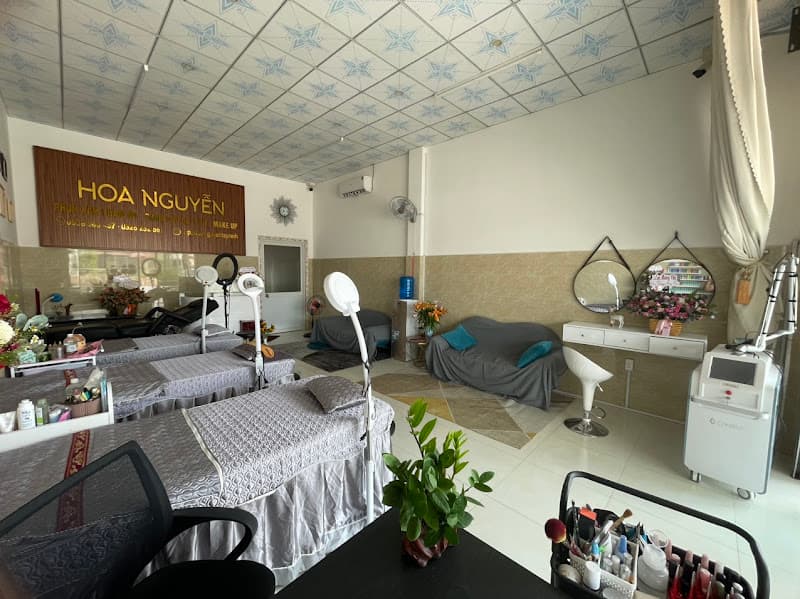 Ảnh bìa Hoa Nguyễn phun xăm