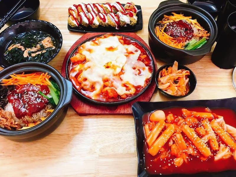 Hình ảnh Julee House - Đồ Ăn Hàn Quốc, Cơm Gà & Ăn Vặt - 2