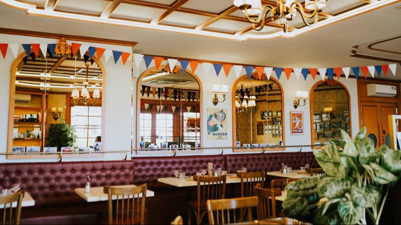 Ảnh bìa La Fontaine French Bistrot