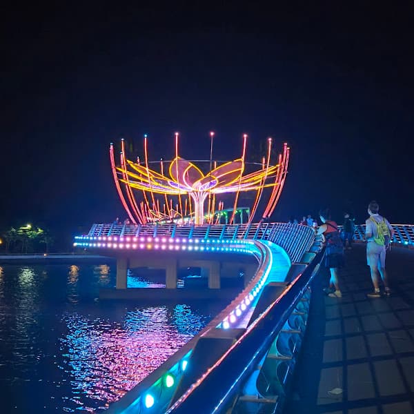 Hình ảnh Du Thuyền Bến Ninh Kiều - 3