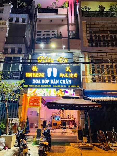 Hình ảnh Kiều Vũ foot massage - 2