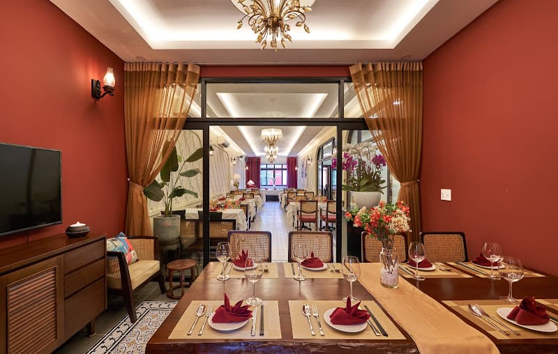 Nhà Hàng Maison Mận-Đỏ