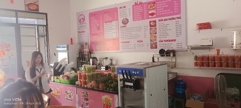 Ảnh bìa Tiệm gà rán - mỳ cay cô chang