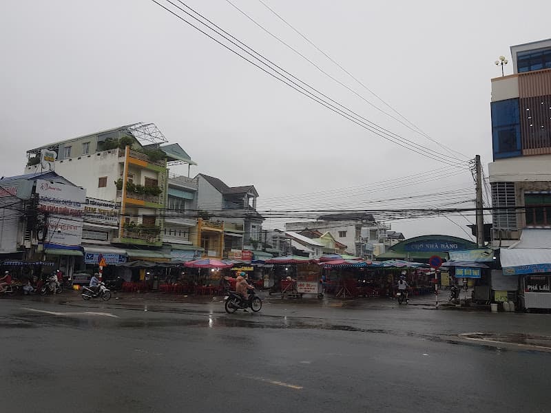 Hình ảnh Hoa Tươi Và Trái Cây Tươi Nhà Bàng - 2