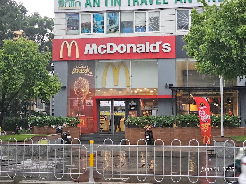 Ảnh bìa McDonald's Hoàng Diệu