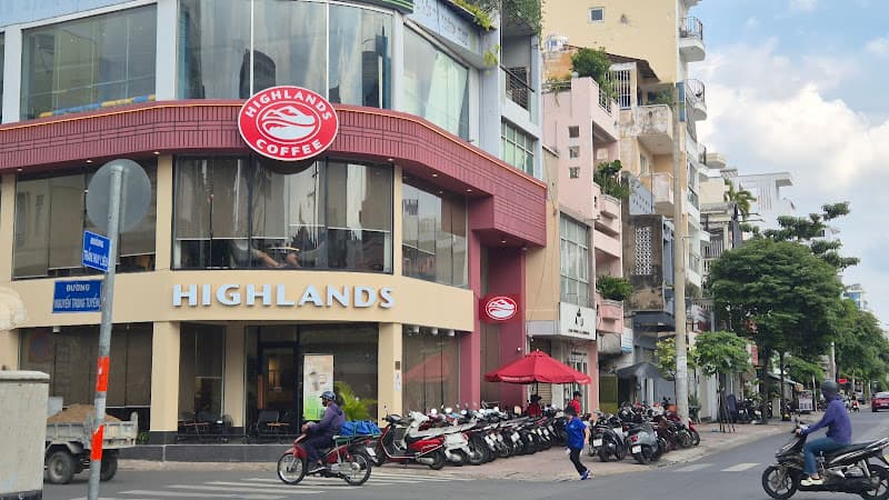 Ảnh bìa Highlands Coffee – Nguyễn Trọng Tuyển