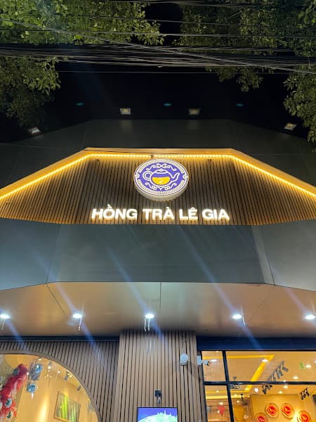 Ảnh bìa HỒNG TRÀ LÊ GIA - PHAN TRUNG