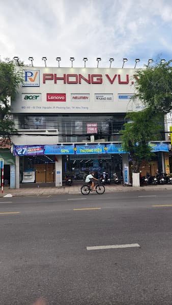 Ảnh bìa Phong Vũ