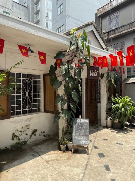 Ảnh bìa Nhà - cơm và cà phê