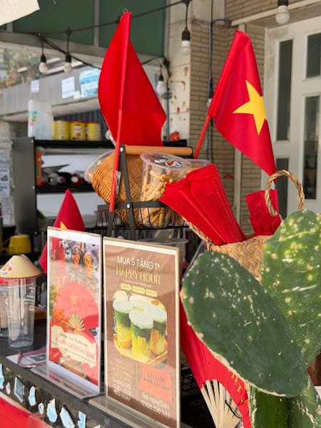 Ảnh bìa TIỆM TRÀ THÁI ĐỎ CẦN THƠ