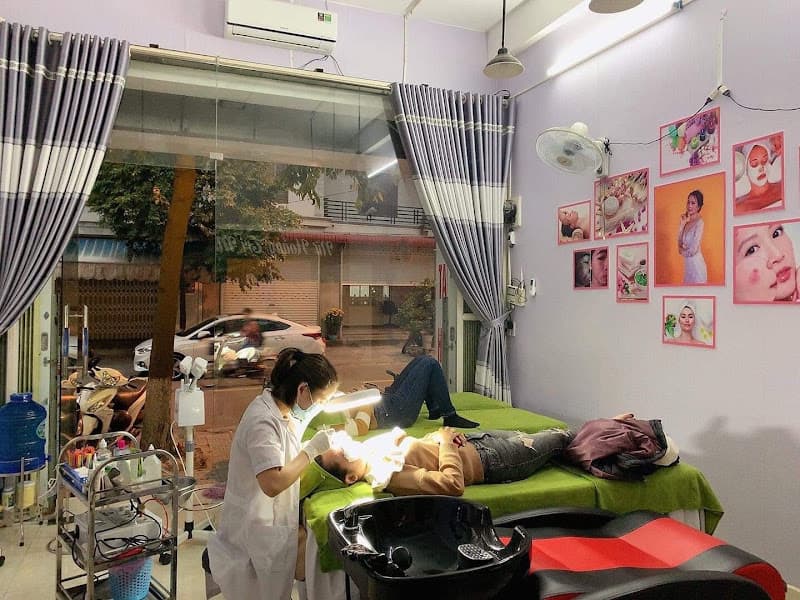 Ảnh bìa Nữ Hoàng Trị Mụn
