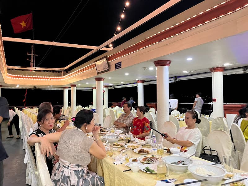 Ảnh bìa Du Thuyền Bến Ninh Kiều
