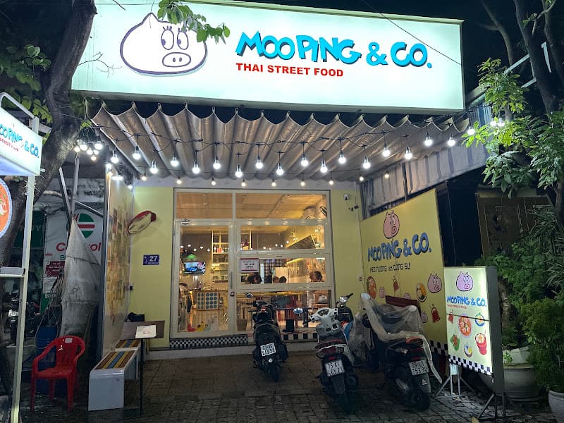 Ảnh bìa Mooping & Co