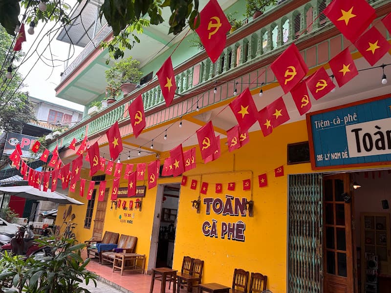 Ảnh bìa Ở đây Toàn cà phê