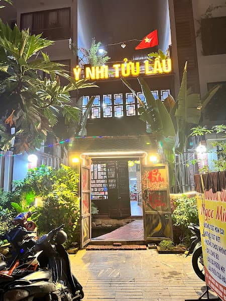 Ảnh bìa Ý NHI TỬU LẦU